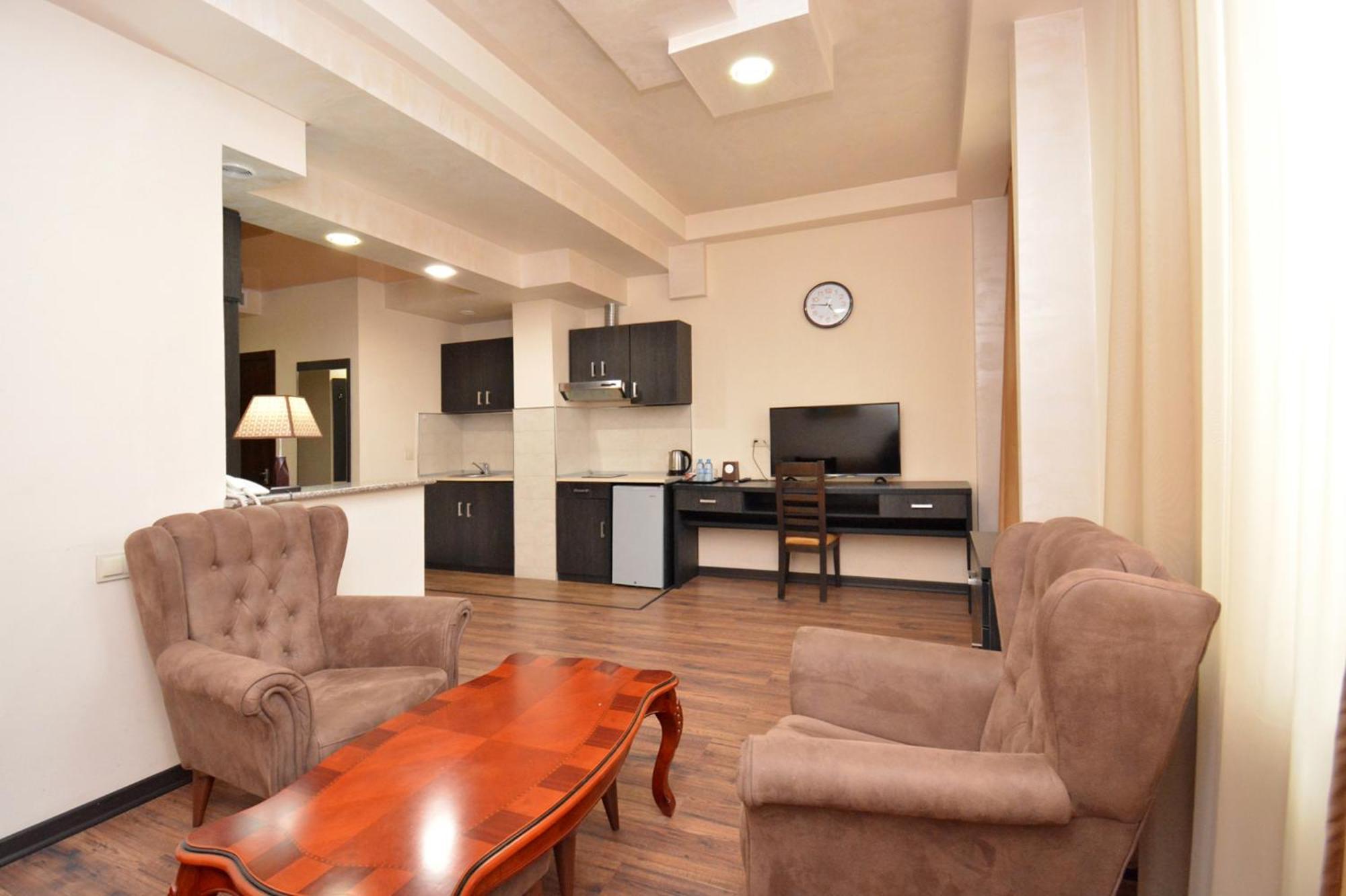 Partez Hotel เยเรวาน ภายนอก รูปภาพ