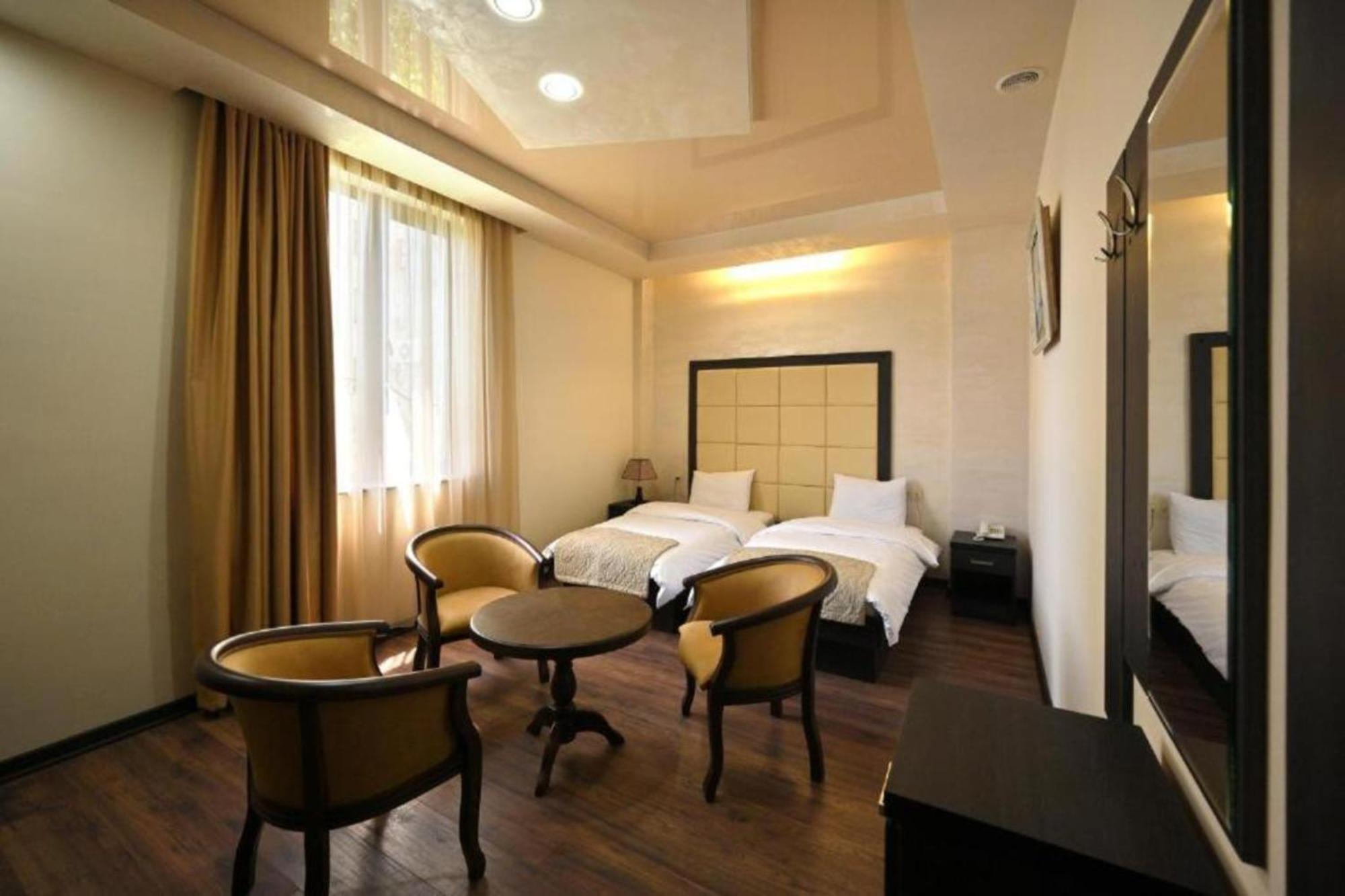 Partez Hotel เยเรวาน ภายนอก รูปภาพ