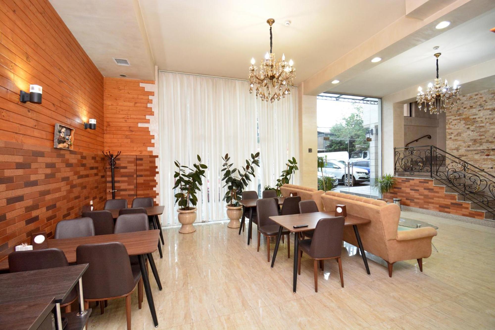 Partez Hotel เยเรวาน ภายนอก รูปภาพ