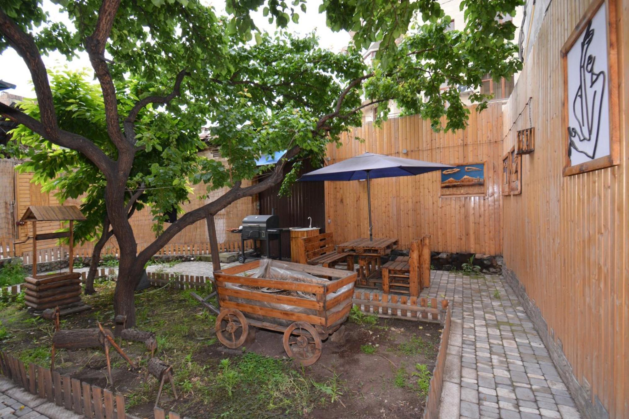 Partez Hotel เยเรวาน ภายนอก รูปภาพ