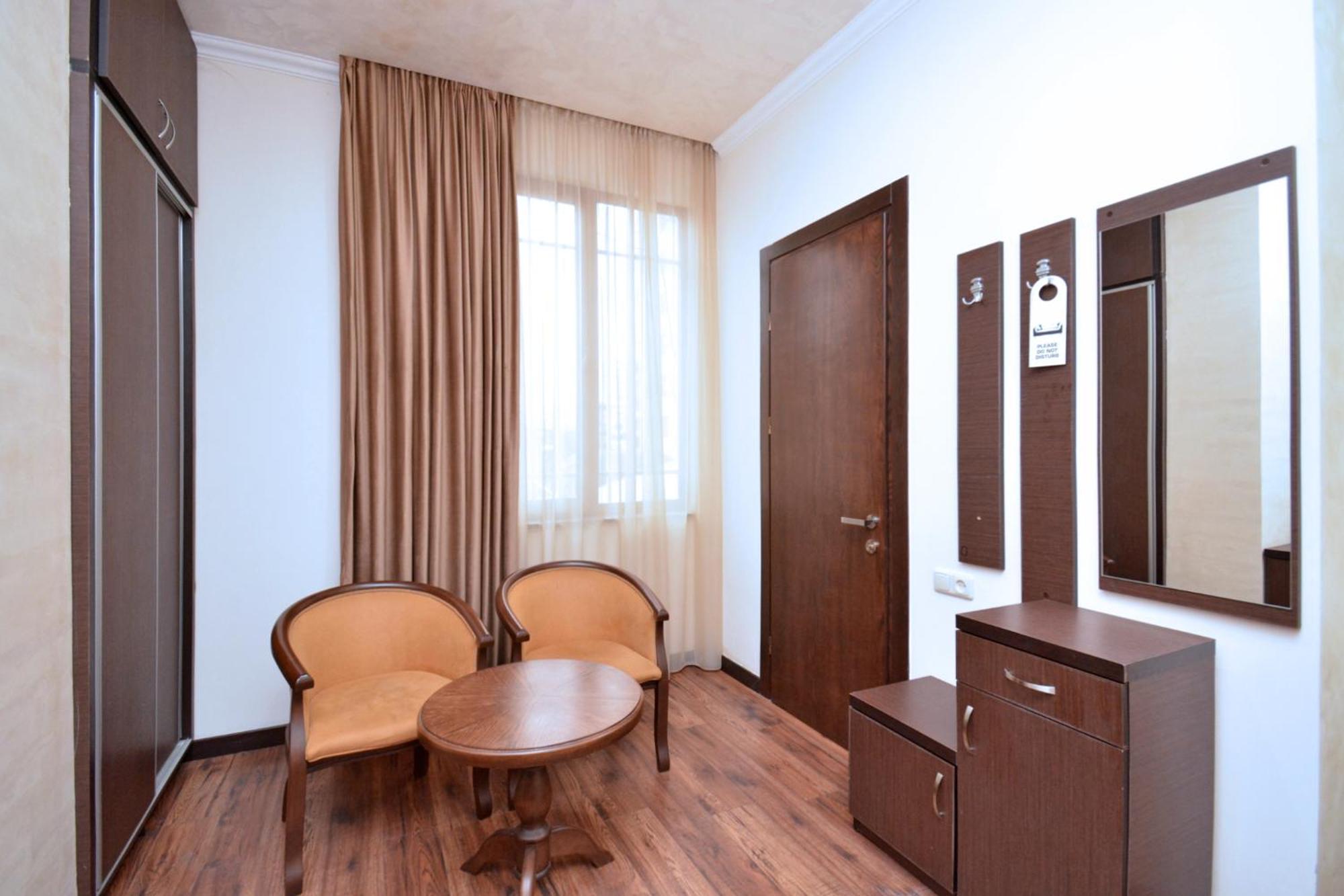 Partez Hotel เยเรวาน ภายนอก รูปภาพ