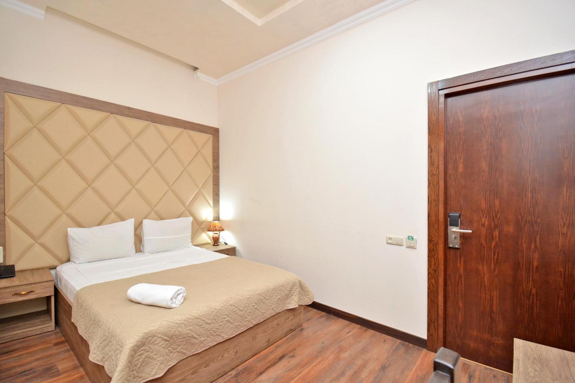 Partez Hotel เยเรวาน ภายนอก รูปภาพ
