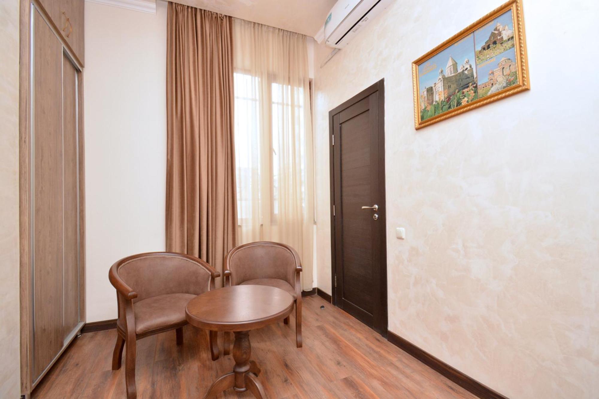 Partez Hotel เยเรวาน ภายนอก รูปภาพ
