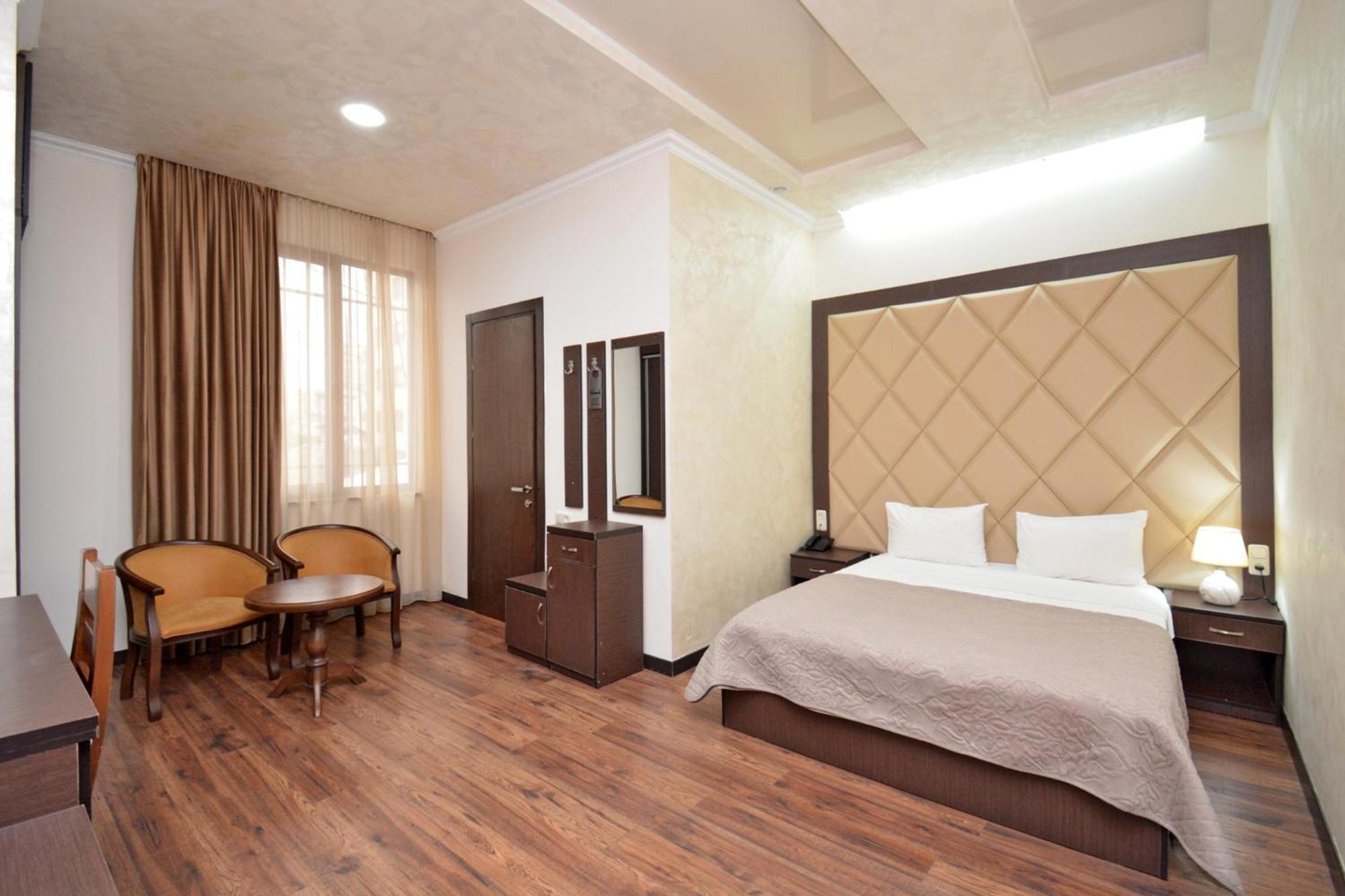 Partez Hotel เยเรวาน ภายนอก รูปภาพ