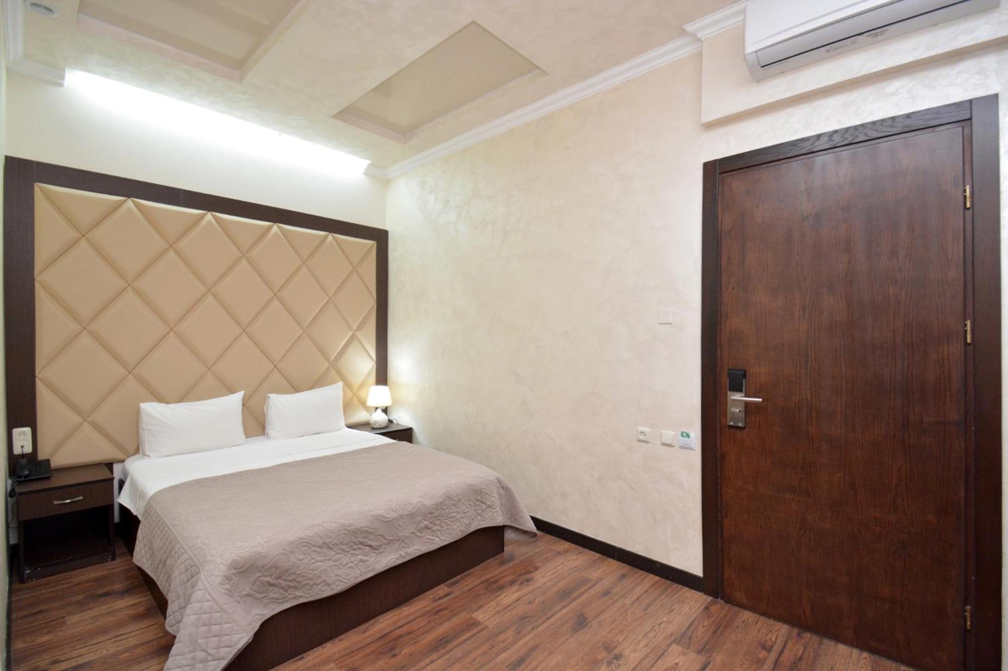 Partez Hotel เยเรวาน ภายนอก รูปภาพ