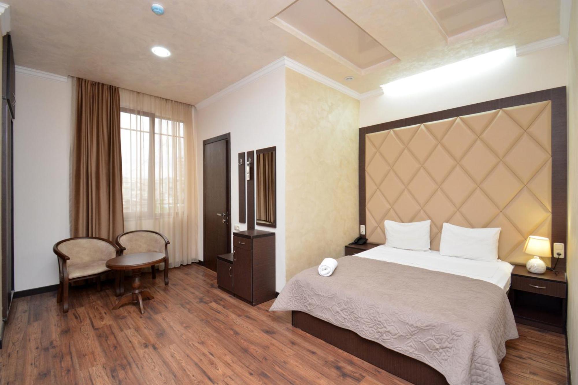 Partez Hotel เยเรวาน ภายนอก รูปภาพ