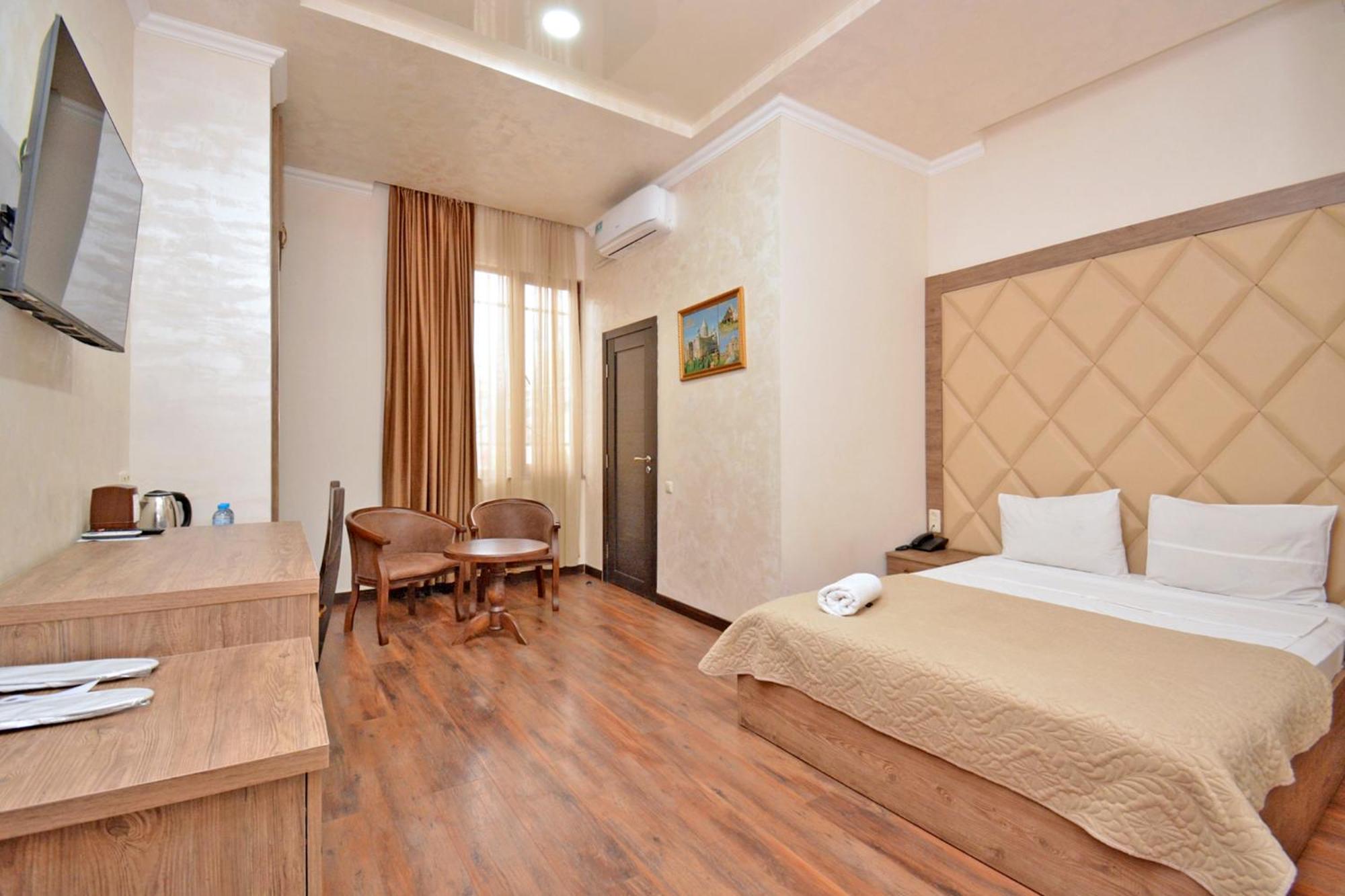 Partez Hotel เยเรวาน ภายนอก รูปภาพ