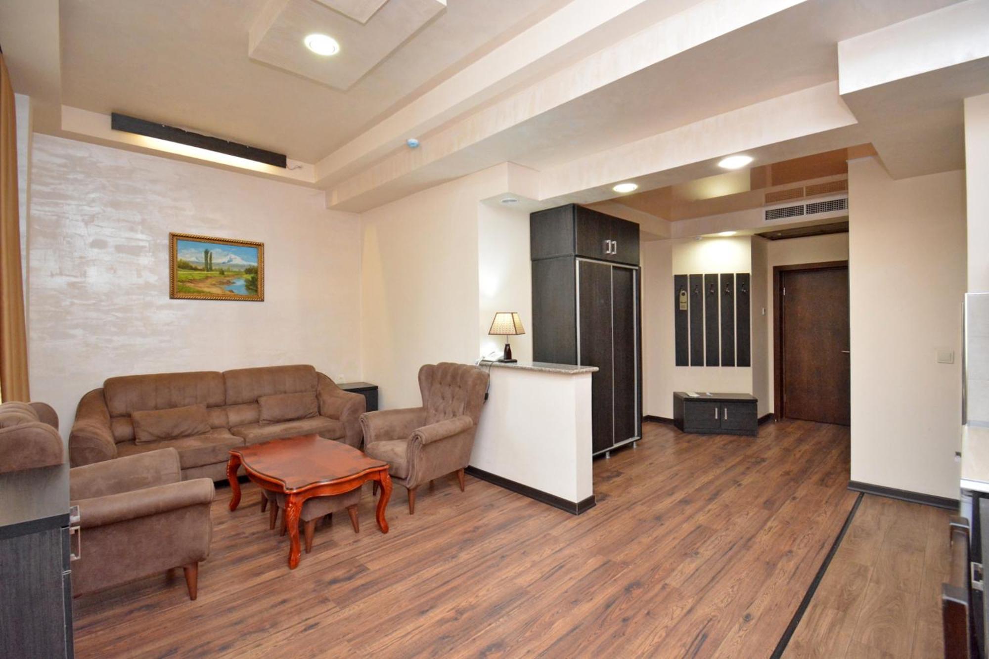 Partez Hotel เยเรวาน ภายนอก รูปภาพ