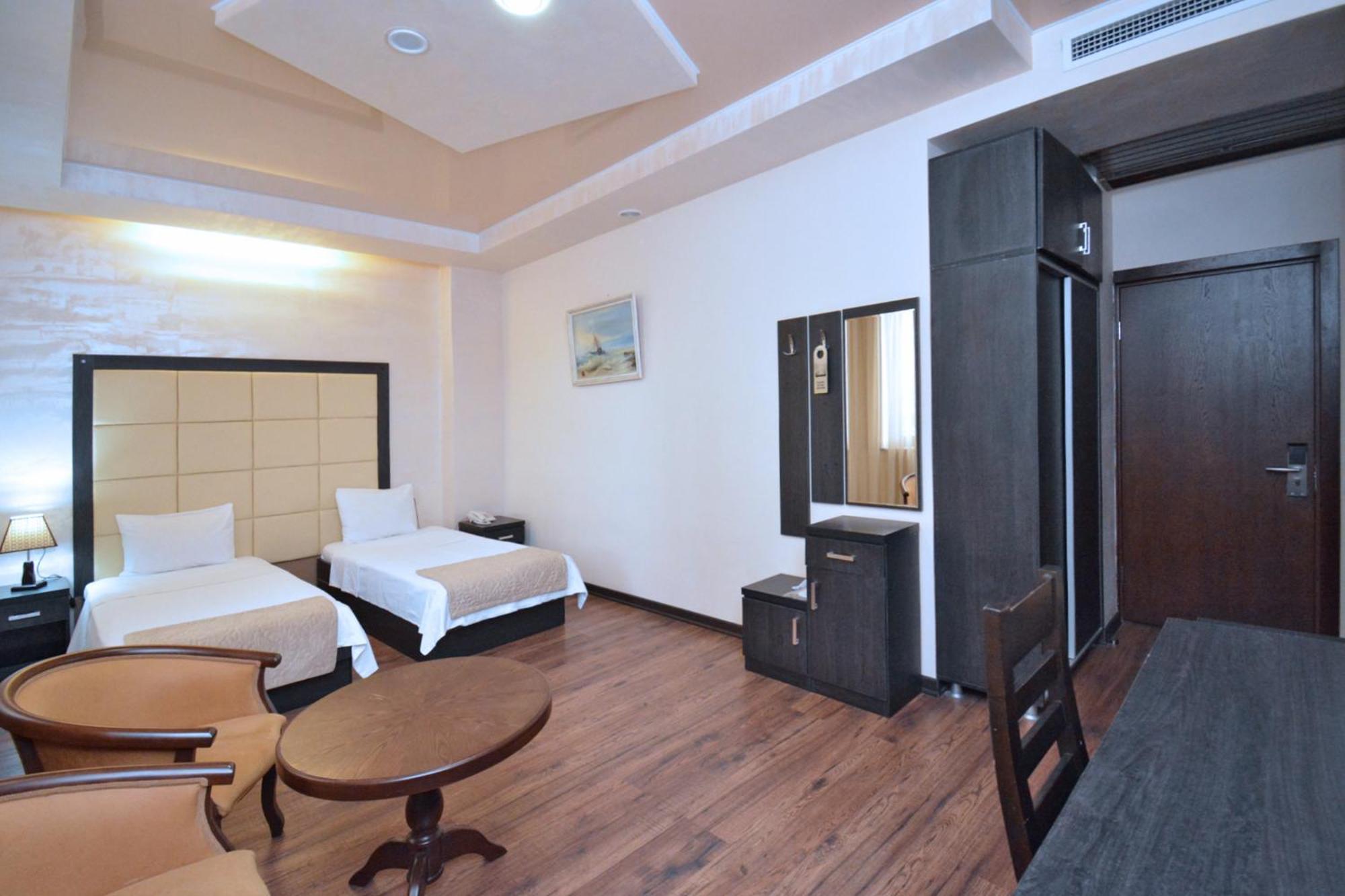 Partez Hotel เยเรวาน ภายนอก รูปภาพ